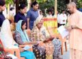 CM Yogi Gorakhpur Visit: बारिश के बीच जनता दर्शन में पहुंचे मुख्यमंत्री योगी, लोगों की सुनी समस्याएं और दिया समाधान का आश्वासन