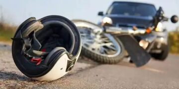 Amroha Road Accident : दो बाइकों की भीषण टक्कर में तीन युवकों की मौत, पुलिस मृतकों की पहचान और परिजनों से संपर्क में जुटी