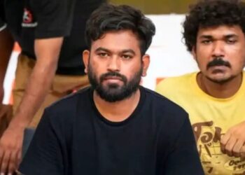 Cockroach Row: कॉकरोच के साथ ‘पार्टी’ लिखना पड़ गया भारी, अभिजीत ने नाम को लेकर क्या दी सफाई
