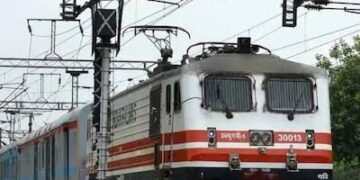 Indian Railway Rules: प्लेटफॉर्म टिकट लेकर भी लग सकता है जुर्माना? जानें क्यों है ये सख़्त नियम