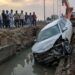 Greater Noida: बाइक सवार को बचाने में नाले में गिरी तेज रफ्तार कार, चालक सुरक्षित