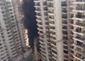 Greater Noida Fire: गौर सिटी की 21वीं मंजिल पर बंद फ्लैट में लगी आग, समय रहते फायर टीम ने पाया काबू