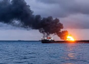 US-Iran Tension: अमेरिकी आर्मी बेबस, IRGC ने फिर दो जहाजों को बनाया निशाना, ट्रंप के किस फैसले का इजरायल को इंतजार