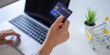 Credit Card खराब हो जाए तो क्या करें? तुरंत करें ये काम, नहीं होगी पेमेंट में परेशानी