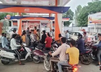 Fuel Price: एथेनॉल-मुक्त पेट्रोल ₹167 के पार, जानिए दिल्ली-मुंबई समेत बड़े शहरों में आज के दाम