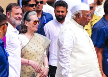 Independence Day 2026: कांग्रेस मुख्यालय में ‘वंदे मातरम’ के दौरान असहजता, वीडियो को लेकर सियासी विवाद तेज