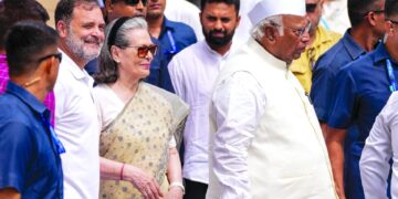 Independence Day 2026: कांग्रेस मुख्यालय में ‘वंदे मातरम’ के दौरान असहजता, वीडियो को लेकर सियासी विवाद तेज