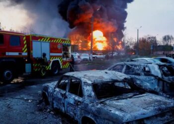 Russia-Ukraine War : युद्ध फिर भड़का, ट्रंप पर जेलेंस्की का बड़ा आरोप, रूस ने दागी 27 मिसाइल, काला सागर में यूक्रेन का पलटवार