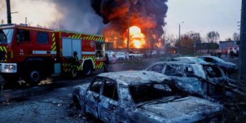 Russia-Ukraine War : युद्ध फिर भड़का, ट्रंप पर जेलेंस्की का बड़ा आरोप, रूस ने दागी 27 मिसाइल, काला सागर में यूक्रेन का पलटवार