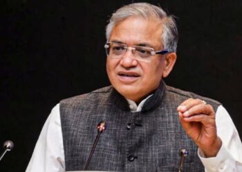 UP Election 27: ज्ञानेश कुमार के लखनऊ दौरे से बढ़ी चुनावी हलचल, क्या अधिकारियों से करेंगे चुनावी तैयारियों पर चर्चा