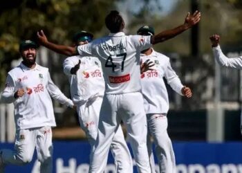 AUS vs BAN 2nd Test: स्टार्क-के बाद शोरीफुल का कहर, पलटा मुकाबला, पहले दिन तेज गेंदबाजों का दबदबा