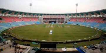 Cricket Protest: यूपी में एक नहीं तीन रणजी टीमें बनाने की मांग, इकाना स्टेडियम में जुटें 250 क्रिकेटर किया प्रदर्शन