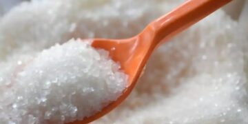 Sugar Import: कीमतों में गिरावट से चीनी आयात का गणित बिगड़ा, सरकार के किस फैसले के बाद मिलों की दिलचस्पी घटी
