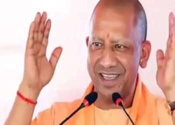 SmartPhone Warning: सीएम योगी ने बच्चों को दी किससे दूरी बनाने की सलाह, आंखों और सोचने की क्षमता पर पड़ता है असर