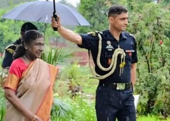 President ADC Resign : राष्ट्रपति मुर्मू के ADC रहे ऋषभ सिंह ने क्यों लिया समय से पहले रिटायरमेंट