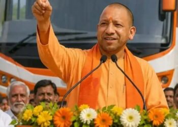 UP Relief: बलिया बाढ़ के बीच पहुंचे योगी, बुजुर्ग महिलाओं के लिए मुफ्त बस यात्रा समेत कई बड़ी बातें बताईं