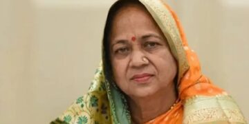 Caste Discrimination: मोहनलालगंज की विधायक ने मंदिर में भेदभाव का लगाया आरोप, सियासत गरम, सपा ने भाजपा पर साधा निशाना