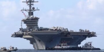 USS Abraham Lincoln: क्या अमेरिकी नाविक मानसिक दबाव में क्यों समुद्र में कूद जान देने की कर रहे कोशिश