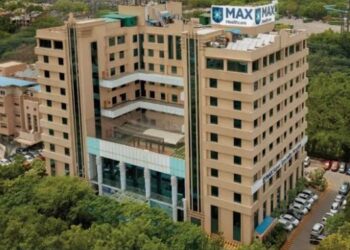 Delhi Max Hospital:दिल्ली के अस्पताल में एक ही दिन में हुईं आठ सर्जरी, मेडिकल और कानूनी मंजूरी के साथ सफल रहा ट्रांसप्लांट