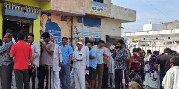 LPG e-KYC Update: गैस एजेंसीपर क्यों लगी लंबी लाइन, मिली ग्राहकों को राहत, कब तक बढ़ी डेडलाइन