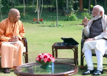 Yogi Adityanath: पीएम मोदी से मिले सीएम योगी, दिल्ली में हुई अहम मुलाकात; यूपी के मुद्दों पर चर्चा की संभावना