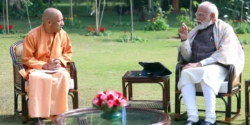 Yogi Adityanath: पीएम मोदी से मिले सीएम योगी, दिल्ली में हुई अहम मुलाकात; यूपी के मुद्दों पर चर्चा की संभावना