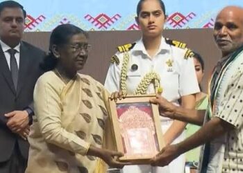 Odisha Weavers: ओडिशा के दो बुनकरों ने रचा इतिहास, राष्ट्रपति द्रौपदी मुर्मू ने दिए राष्ट्रीय हस्तकरघा पुरस्का