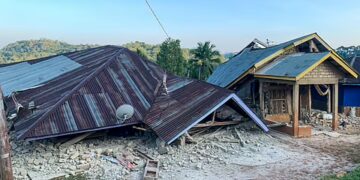 Indonesia Earthquake: इंडोनेशिया में 7.7 तीव्रता के शक्तिशाली भूकंप से तबाही, 22 लोगों की मौत; सुनामी का अलर्ट