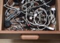 Old Charging Cable Reuse: बेकार पड़े चार्जिंग केबल को फेंकने की न करें गलती, इन आसान तरीकों से कर सकते हैं दोबारा इस्तेमाल