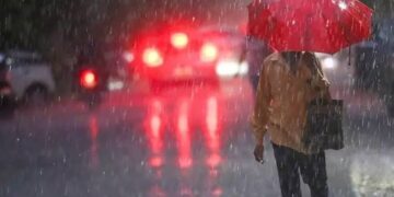 Delhi Rain :दिल्ली-NCR में तेज बारिश से हाहाकार, सड़क से ले कर हवाई यात्रा तक दिखा असर