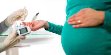 Gestational Diabetes: प्रेग्नेंसी में क्यों बढ़ जाता है डायबिटीज का खतरा? मां और बच्चे पर क्या पड़ता है असर