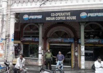 Indian Coffee House: लखनऊ का ऐतिहासिक इंडियन कॉफी हाउस हुआ बंद, जहां कभी जुटते थे कई महान दिग्गज