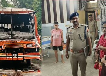 Hathras Roadways Bus Accident: ट्रक में घुसी रोडवेज बस, चालक समेत 18 यात्री घायल, किसी की भी नहीं गई जान