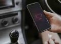 Car Charging Tips: कार में फोन चार्ज करते समय न करें ये गलतियां, वरना फोन और बैटरी दोनों को हो सकता है नुकसान
