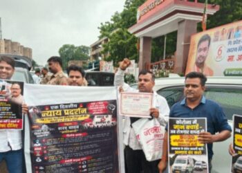 Lucknow Ambulance Drivers Protest