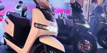 EV Sales Report: अगस्त में TVS सबसे आगे, बजाज की 235% ग्रोथ; Ola फिसली, MotoVolt की बिक्री 509% बढ़ी