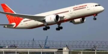 Flight Alert: एयर इंडिया उड़ान में मचा हड़कंप, विमान में धुएं का अलार्म, लखनऊ में कराई गई इमरजेंसी लैंडिंग