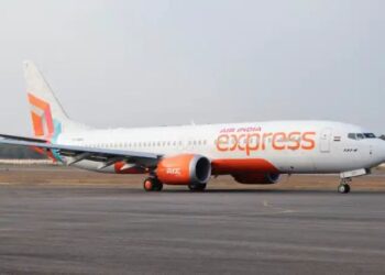 Air India Express: यात्रियों की जान हलक मे अटकी , 36 हजार फीट पर इंजन का तेल खत्म, अबू धाबी जा रही फ्लाइट वापस लौटी