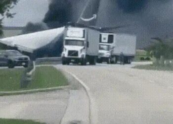 Miami Plane Crash: रनवे से बाहर निकला अमेजन का मालवाहक विमान, पांच लोगों की मौत