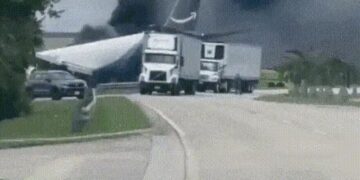 Miami Plane Crash: रनवे से बाहर निकला अमेजन का मालवाहक विमान, पांच लोगों की मौत