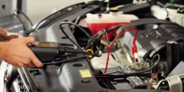 Car Care Tips: लंबे समय तक कार खड़ी रहती है तो ऐसे रखें बैटरी का ख्याल, स्टार्ट होने में नहीं आएगी दिक्कत