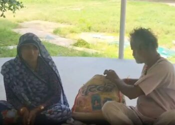 Hunger Strike :दीवार गिराने के विवाद पर महिला ने कलेक्ट्रेट में शुरू किया अनशन, शिकायत के बाद भी नहीं रुका दुकान का निर्माण