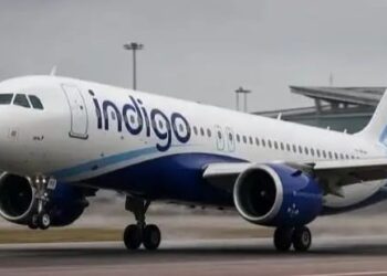 Lucknow Flight: रनवे छूते ही हवा में लहराया विमान, दोबारा उड़ा , यात्रियों की जान अटकी, बाद में सुरक्षित लैंडिंग