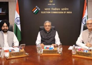 SIR Meeting : विवाद के बीच चुनाव आयोग की बैठक, छूटे नाम वालों के दस्तावेज घर घर जा कर लेंगे
