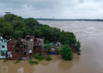 Lakhimpur Flood Alert: लखीमपुर में नदियां उफान पर, पलिया में भी खतरे के निशान से ऊपर शारदा