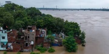 Lakhimpur Flood Alert: लखीमपुर में नदियां उफान पर, पलिया में भी खतरे के निशान से ऊपर शारदा