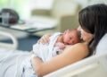 New Born Care: क्या नवजात को सीने से लगाने से मिलते है उसको कई फायदे, जानें पूरा सच