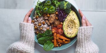 Health Tips: संतुलित आहार के नाम पर कहीं आप तो नहीं कर रहे ये गलतियां?जानें क्या है सच
