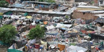 Noida Slum Area: नोएडा में सरकारी जमीन पर बसी जुग्गी झोपड़ी का हो रहा विस्तार,सालों से चल रहा अवैध निर्माण