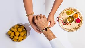 Raksha Bandhan Rules: राखी बांधने के कितने दिन बाद उतारें और पुरानी राखी का क्या करें, जानिए पूरा नियम